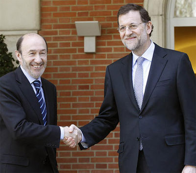 Noticia de Politica 24h: Rubalcaba traslada a Rajoy la voluntad de ejercer una 