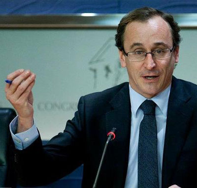 Noticia de Politica 24h: Rubalcaba debera pedir perdn por los 3.600.000 espaoles despedidos durante la crisis