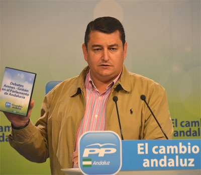 Antonio Sanz durante su intervencin en la rueda de prensa de hoy en la sede regional