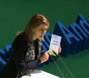 Mara Dolores de Cospedal, durante un mitin del Partido Popular andaluz en Granada