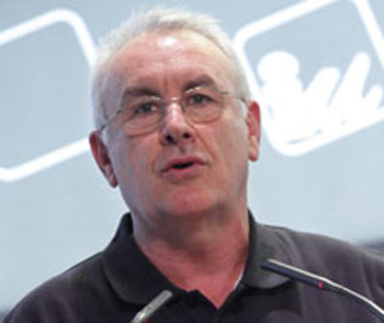 El coordinador federal de Izquierda Unida y presidente portavoz del Grupo Parlamentario de IU, ICV-EUiA, CHA, Cayo Lara