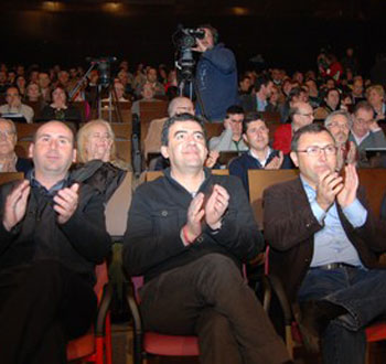 Noticia de Politica 24h: El problema de este pas no son los sueldos de los concejales, son los sobresueldos del presidente del gobierno