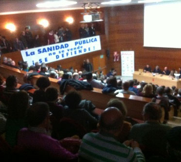 Fotografas del acto celebrado ayer en el anexo del Ayuntamiento de Murcia en defensa de la sanidad pblica