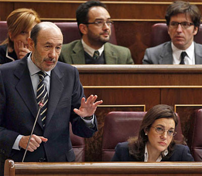 Noticia de Poltica 24h: Rubalcaba exige a Rajoy que 