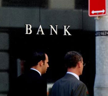 Noticia de Politica 24h: Facua. Los bonus de directivos bancarios no podrán superar el salario fijo