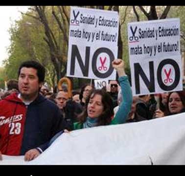 Manifestacin contra los recortes en Sanidad y Educacin en Madrid, abril de 2012 CC by-sa Adolfo Indignado Cuartero
