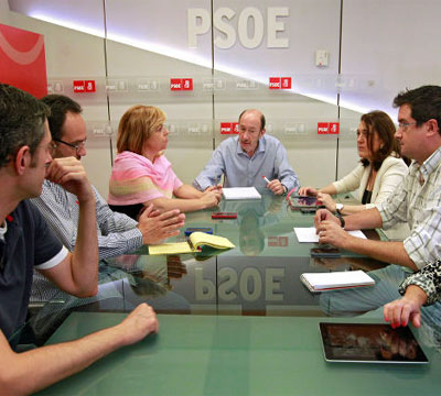 Noticia de Politica 24h: Rubalcaba exige la dimisin inmediata de Rajoy
