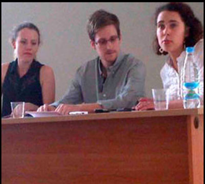 Noticia de Politica 24h: Amnista Internacional se ha reunido con Snowden en el aeropuerto de Mosc