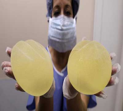 Noticia de Politica 24h: Sanidad recomienda retirar las prótesis mamarias PIP de forma preventiva, pero sin 