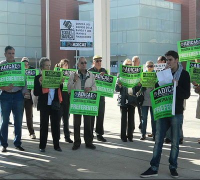 Noticia de Politica 24h: Cientos de afectados por preferentes recuerdan ante los juzgados la necesidad de la accin judicial colectiva