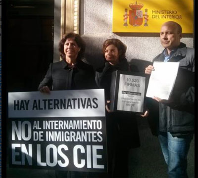 Noticia de Politica 24h: Ms de 10.000 firmas para frenar el internamiento indiscriminado de inmigrantes como poltica de control migratorio