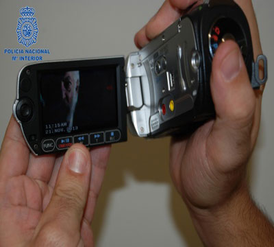 La Polica Nacional detiene a una persona por grabar en salas de cine pelculas de estreno y colgarlas en Internet