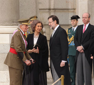 Sus Majestades los Reyes conversan con el presidente del Gobierno, Mariano Rajoy Brey