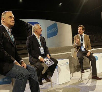 Carlos Floriano con Esteban Gonzlez Pons, Javier Arenas y Alfonso Maueco durante la visita a las instalaciones