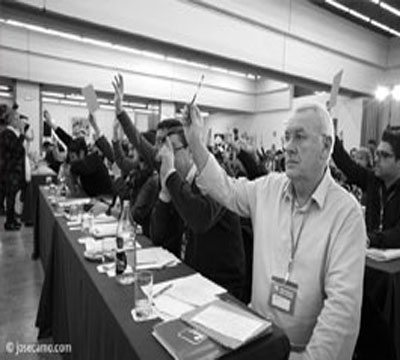 Cayo Lara durante una votacin en la Conferencia