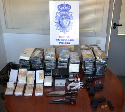 Noticia de Politica 24h: Roban a tiros cuatro kilos de cocana a un grupo de narcotraficantes y son detenidos por la polica 